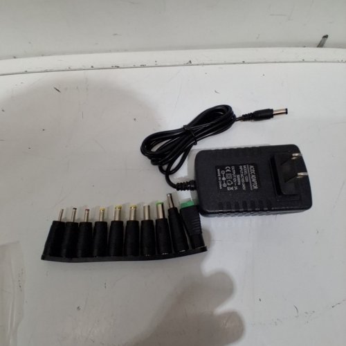 UNIVERSAL AC/DC ADAPTER WITH CONNECTOR TIPS - 100-240 V - BLACK image 3
