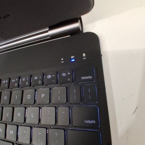 MAGIC IPAD KEYBOARD CASE WITH TRACKPAD -9.75" - BLACK image 2