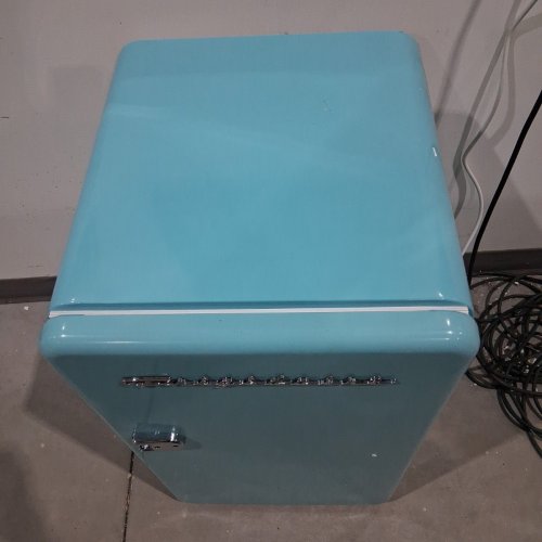FRIGIDAIRE RETRO COMPACT MINI FRIDGE - 3.2CUFT - BLUE - (MODEL: EFR372-BLUE-6COM) image 3