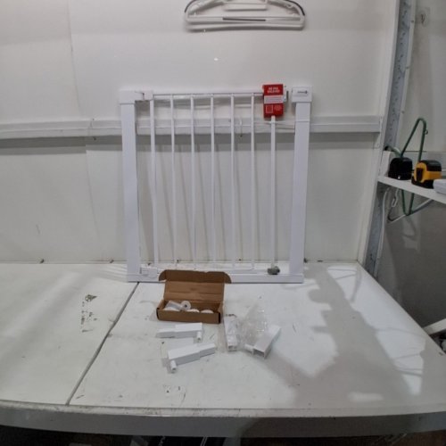 SAFTEY 1ST AUTO CLOSE WALK THROUGH BABY SAFETY GATE - WHITE - (MODEL: GA099CWHO1ZY) image 3