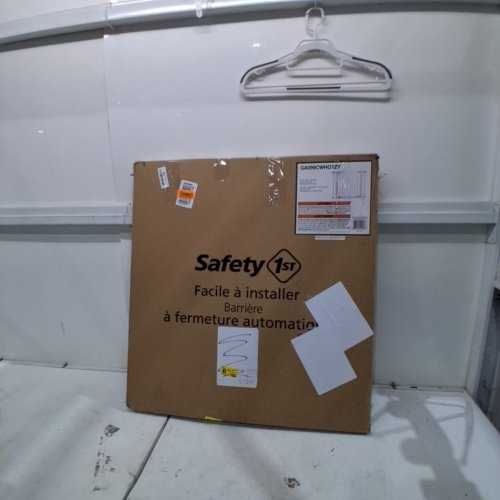 SAFTEY 1ST AUTO CLOSE WALK THROUGH BABY SAFETY GATE - WHITE - (MODEL: GA099CWHO1ZY) image 4