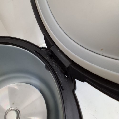 COMFEE RICE COOKER ALL-IN-ONE POT WITH 12 COOKING PROGRAMS - 120V/5L - BLACK (MODEL: MB-M25) image 4