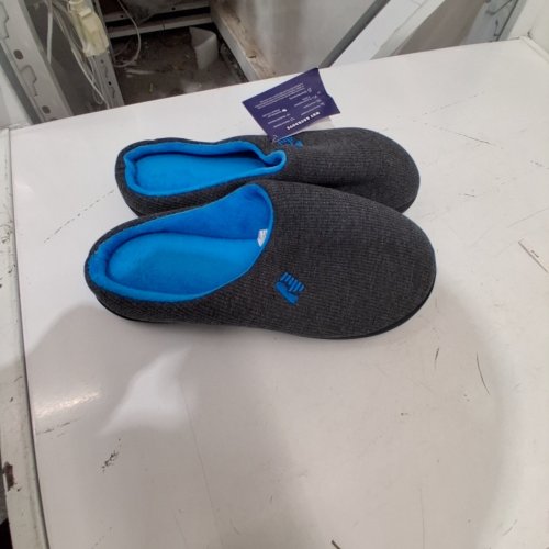 MEN'S ROCKDOVE TWO-TONE MEMORY FOAM SLIPPER - SIZE 7-8 - DARK GREY/BLUE image 2