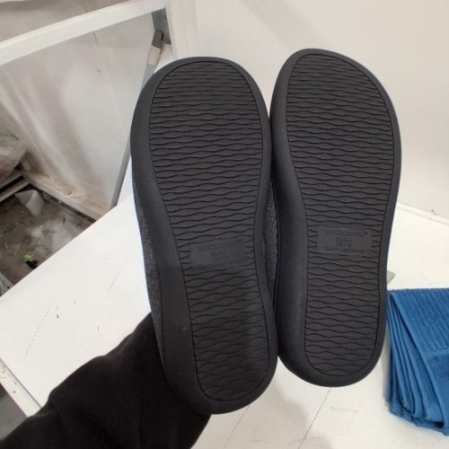 MEN'S ROCKDOVE TWO-TONE MEMORY FOAM SLIPPER - SIZE 7-8 - DARK GREY/BLUE image 3
