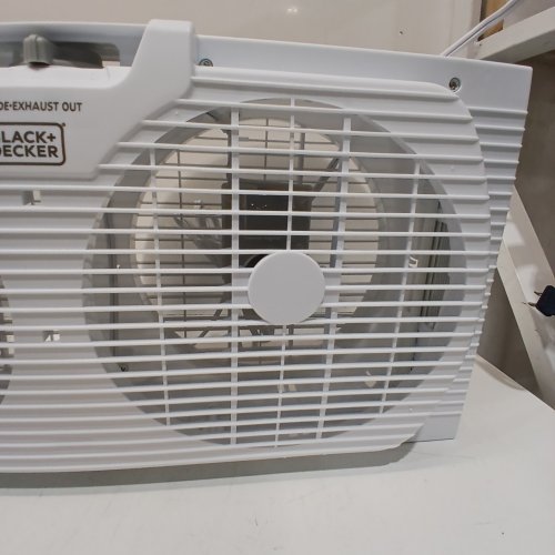 BLACK+DECKER DUAL WINDOW FAN FOR WINDOW SCREEN WITH 2 SPEED SETTINGS, TWIN WINDOW FAN WITH MECHANICAL CONTROLS AND REMOVABLE LEGS, HORIZONTAL COOLING FAN FOR WINDOW - 9" - WHITE (MODEL: BFW9M) image 2