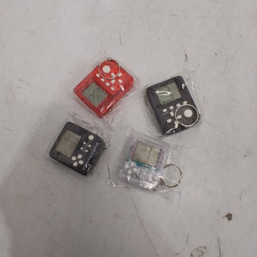 4 ASSORTED PORTABLE MINI KEYCHAIN GAME MACHINES - MULTICOLORED image 2