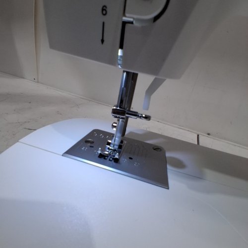 SINGER 63 STITCH BEGINNER SEWING MACHINE - WHITE (MODEL: M2100) image 2