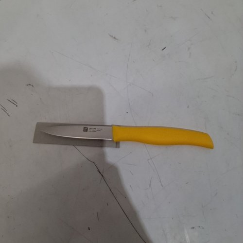 ZWILLING J.A. HENCKELS PROFFESIONAL GRADE TWIN GRIP PARING KNIFE - 3.5 - STAINLESS STEEL / YELLOW (MODEL: 38171-092) image 3
