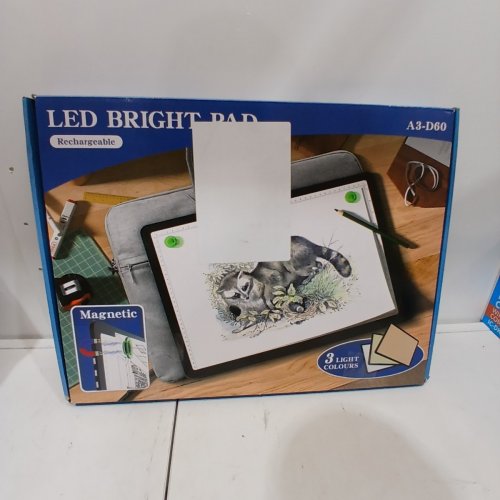 TOHETO RECHARGEABLE DIMMABLE A3 LIGHT PAD WITH 3 COLOUR LIGHTING - 18" X 13" - BLACK/WHITE (MODEL: A3-D60) image 4