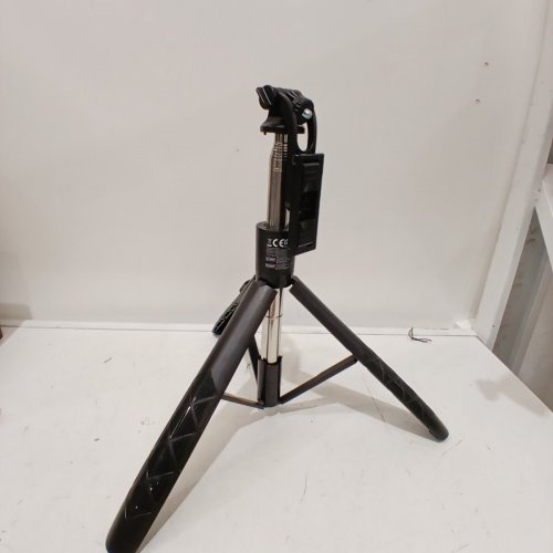 SELFIESHOW EXTENDABLE SELFIE STICK WITH WIRELESS REMOTE AND TRIPOD STAND - 41", PORTABLE, LIGHTWEIGHT, COMPATIBLE WITH MOST SMARTPHONES - BLACK (MODEL: C130) image 2
