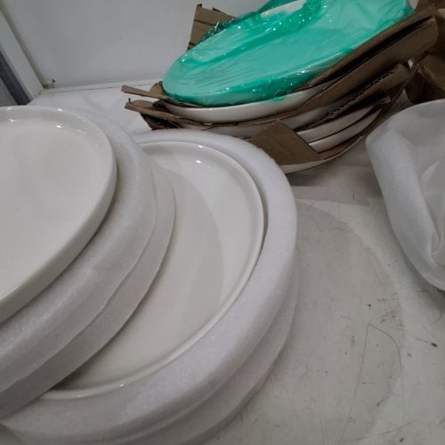 17PC DINNERWARE SET WITH PLATES AND BOWLS - WHITE image 4