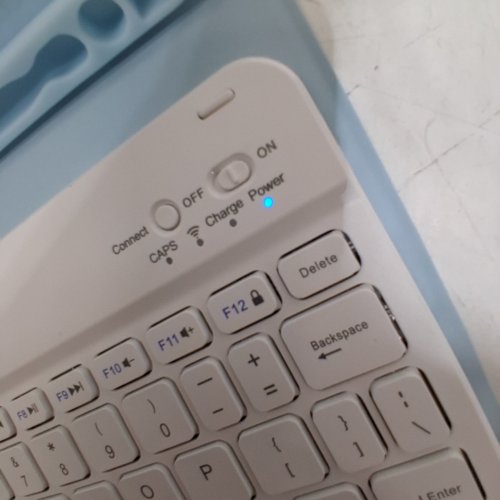 WIRELESS KEYBOARD CASE - 10.2" - LIGHT BLUE image 2