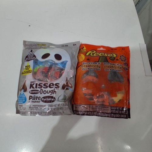 2 (20PC) REESE & HERSHEYS SCENTED DOUGH HALLOWEEN FAVOUR PACKS - 40 TOTAL image 2