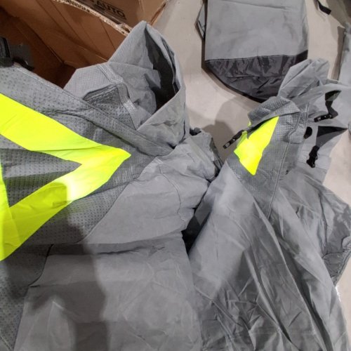 WATERPROOF RV/CAMPER COVER- FOR SIZES 27-30FT - GREY image 9