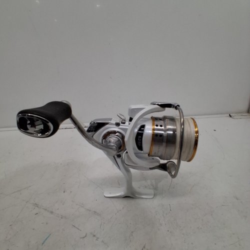 JOHNNY MORRIS CARBONLITE SPINNING REEL - 6.2:1 GEAR RATIO - SILVER AND GOLD image 3
