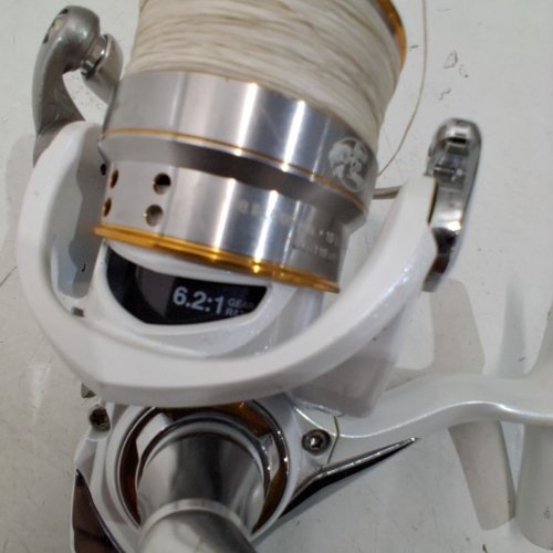 JOHNNY MORRIS CARBONLITE SPINNING REEL - 6.2:1 GEAR RATIO - SILVER AND GOLD image 4