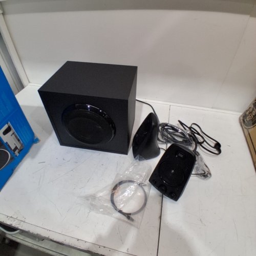 LOGITECH Z625 POWERFUL THX SOUND 2.1 SPEAKER SYSTEM FOR TVS, GAME CONSOLES AND COMPUTERS (MODEL: S-00158) image 2