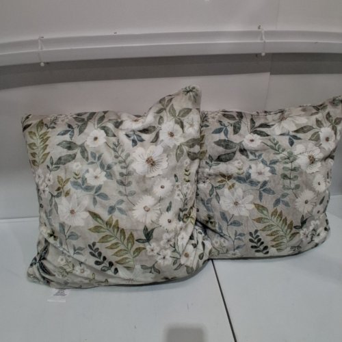 2PK WASH LUXE TOWN & COUNTRY LIVING DECORATIVE PILLOWS - 22" X 22" - MULTICOLOURED FLORAL (MODEL: 1901552) image 2