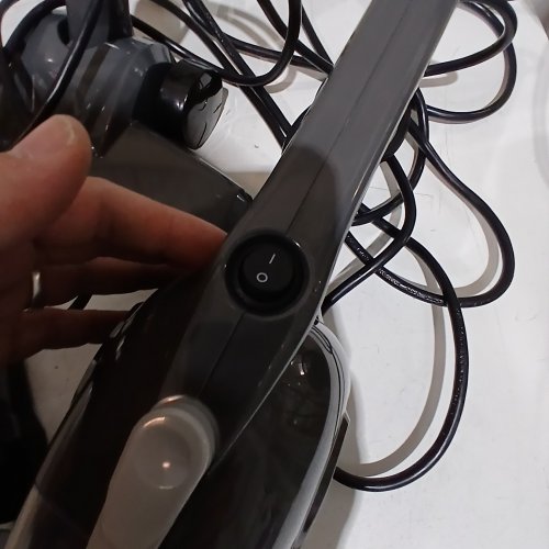 AMAZON BASICS 2 IN 1 CORDED LIGHTWEIGHT STICK VACUUM - GREY - (MODEL:VSC02A861NA) image 2