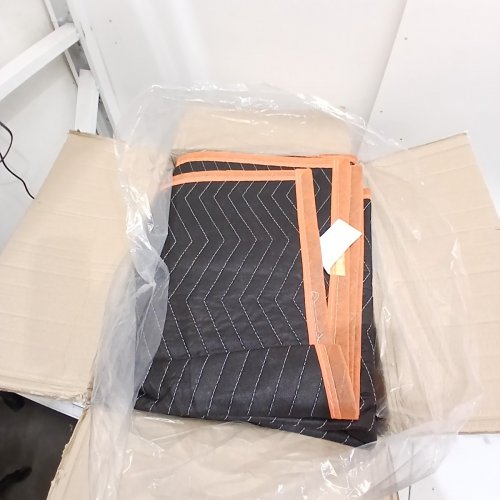 6PK AMAZON BASICS MOVING BLANKETS - 72" X 40" - BLACK/ORANGE (MODEL: 840324425598) image 2