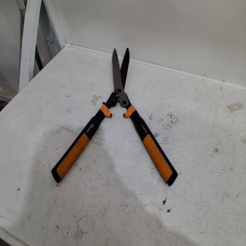 FISKARS POWERGEAR2 ULTRABLADE HEDGE SHEARS - 23" - ORANGE/BLACK (MODEL HS551) image 2