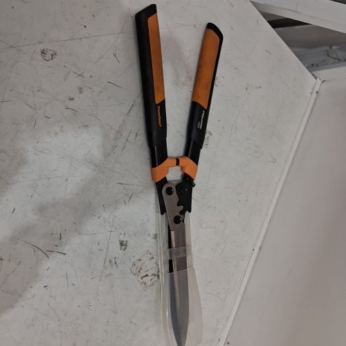 FISKARS POWERGEAR2 ULTRABLADE HEDGE SHEARS - 23" - ORANGE/BLACK (MODEL HS551) image 6