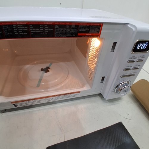 GALANZ RETRO STYLE COUNTERTOP MICROWAVE OVEN - 0.7CU.FT. - WHITE (MODEL: GLCMKZ07WER07) image 2