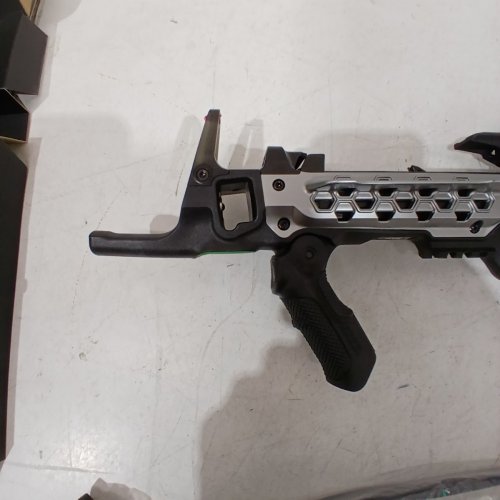 BARNETT DEMUN TRI-STRIKE AMBIDEXTROUS MINI CROSSBOW 3-SHOT MAGAZINE & PRECISION SIGHTS - 180FPS - 50LB DRAW - BLACK/GREEN (MODEL:‎ BAR50013) image 7