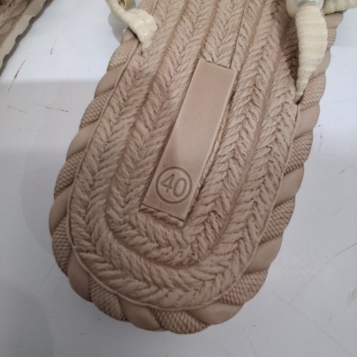 WOMEN'S PEARL ACCENT FLIP FLOPS - SIZE 8 - BEIGE image 3