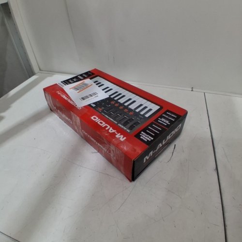 M-AUDIO OXYGEN PRO MINI 32-KEY MIDI KEYBOARD WITH SMART CONTROLS, BEAT PADS AND FADERS - BLACK image 5