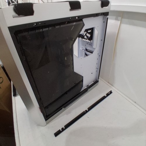 ASUS ROG STRIX HELIOS GX601 RGB MID-TOWER PC CASE FOR ATX/EATX MOTHERBOARDS WITH TEMPERED GLASS, ALUMINUM FRAME - LIMITED WHITE EDITION image 3