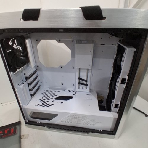 ASUS ROG STRIX HELIOS GX601 RGB MID-TOWER PC CASE FOR ATX/EATX MOTHERBOARDS WITH TEMPERED GLASS, ALUMINUM FRAME - LIMITED WHITE EDITION image 5