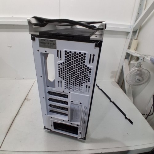 ASUS ROG STRIX HELIOS GX601 RGB MID-TOWER PC CASE FOR ATX/EATX MOTHERBOARDS WITH TEMPERED GLASS, ALUMINUM FRAME - LIMITED WHITE EDITION image 8