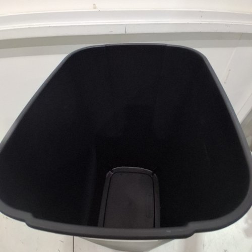 BRIGHTROOM PIVOT LID WASTEBASKET - 13.3 GAL/50 L - BLACK image 4