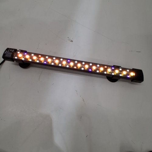 HYGGER SUBMERSIBLE AQUARIUM LED LIGHT - FOR TANKS 13" TO 22" - 8W - BLACK (MODEL: HG005) image 2