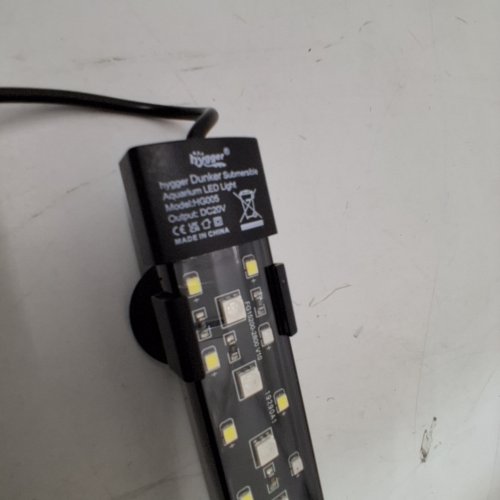HYGGER SUBMERSIBLE AQUARIUM LED LIGHT - FOR TANKS 13" TO 22" - 8W - BLACK (MODEL: HG005) image 3