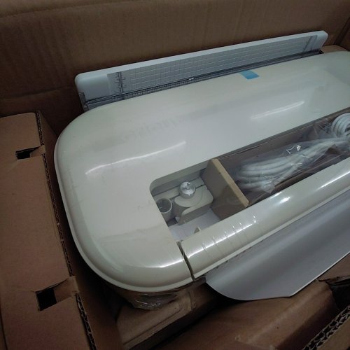 CRICUT 12" CUTTING MACHINE ESSENTIAL BUNDLE - CREAM (MODEL: EXPLORE 5) image 3