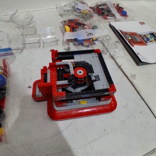 1353PC LEGO IDEAS MINIFIGURE VENDING MACHINE BUILDING SET FOR ADULTS - 18+ - RED (MODEL: 21358) image 4