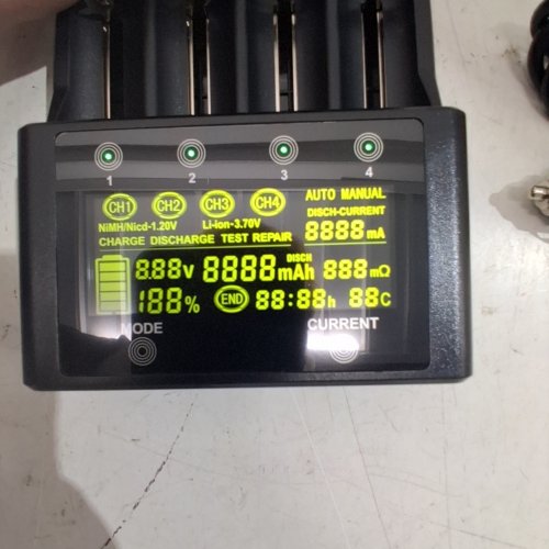 MIEKLALE SMART UNIVERSAL LCD BATTERY CHARGER - 12V - BLACK (MODEL: LII-600) image 2
