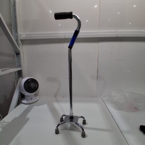 MEDLINE ALUMINUM EXTENDABLE QUAD CANE WITH SMALL BASE AND OFFSET HANDLE - 300LB MAX - 30"-39" - CHROME (MODEL: MDS86222CHR) image 2