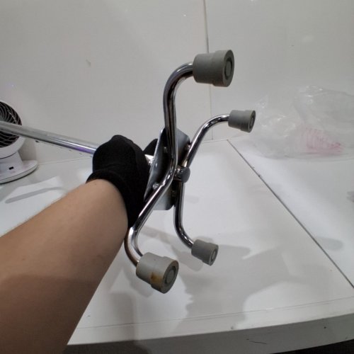 MEDLINE ALUMINUM EXTENDABLE QUAD CANE WITH SMALL BASE AND OFFSET HANDLE - 300LB MAX - 30"-39" - CHROME (MODEL: MDS86222CHR) image 3