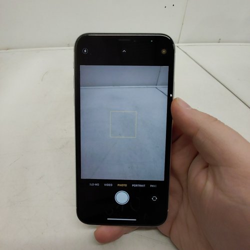APPLE IPHONE XR UNLOCKED 64GB - WHITE image 3