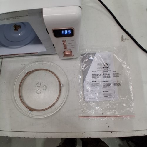 FRIGIDAIRE RETRO MICROWAVE OVEN - 0.7CU.FT, 700W - WHITE/GOLD (MODEL: EMW788-WHITERGLD) image 6
