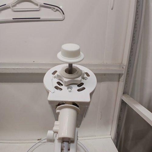 TOOLTECH 3-SPEED OSCILLATING PEDESTAL FAN - 16" - WHITE (MODEL: 100077) image 2