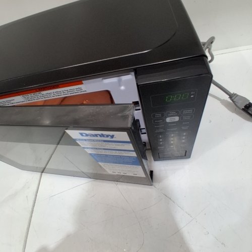 DANBY COUNTERTOP MICROWAVE OVEN - 0.7 CU/FT - BLACK ( MODEL- DBMW0721BBB) image 2