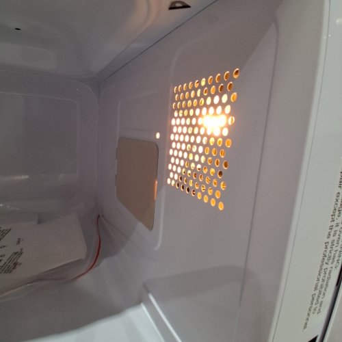 FRIGIDAIRE COUNTERTOP MICROWAVE OVEN - 1.1 CU. FT 900W- WHITE - (MODEL: EMW1154) image 3