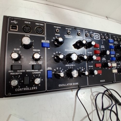 BEHRINGER AUTHENTIC ANALOG SYNTHESIZER WITH 3 VCO - BLACK (MODEL: MODEL D) image 4
