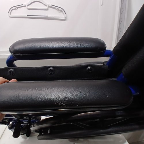 DRIVE MEDICAL SINGLE AXLE BLUE STREAK WHEELCHAIR, FLIP BACK DESK ARM, SWING AWAY FOOTRESTS - 18" - BLUE (BLS18FBD-SF) image 4
