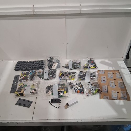 LEGO CITY POLICE TRAIN HEIST BUILDING SET - 1313 PCS (MODEL: 60508) image 2