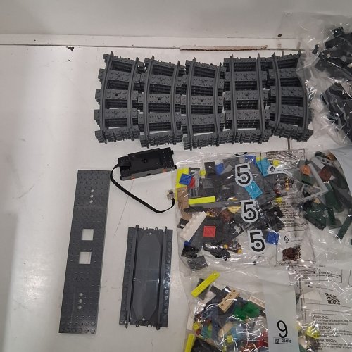 LEGO CITY POLICE TRAIN HEIST BUILDING SET - 1313 PCS (MODEL: 60508) image 4